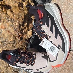 Adidas Terrex Free Hiker 2 Low GORE-TEX Men Size 9 Trail Hiking Shoes NEW**